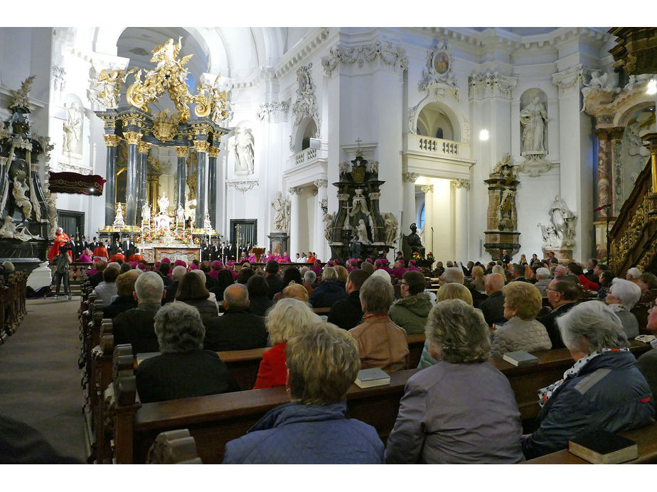 Abschlussvesper der Bischofskonferenz mit Austeilung des Bonifatiussegens (Foto: Karl-Franz Thiede)